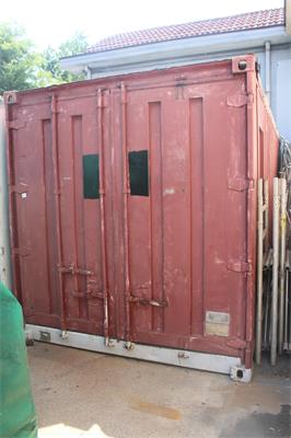 38/26-5- attrezzatura officina, 02 muletti diesel, 02 container, trabatello, attrezzatura ed arredi